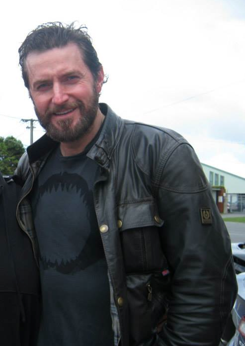 Armitage leaving Stone Street Studios, Wellington     Fan picture - Source wanted!!     And sorry for crop